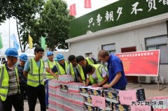 中铁五局合肥地铁2号线东延线1标项目工会端午节慰问一线员工