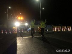 哈巴河执法大队：保驾桥梁拆除施工，护航群众平安出行
