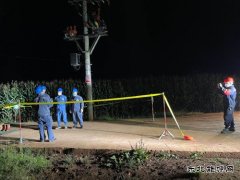 会泽供电局：火红供电所抢修故障断路器180户用户有电用