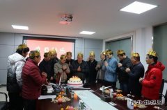 浪花里飞出欢乐的歌