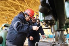 河南乐博体育义煤公司千秋煤矿：机修车间拜师学艺