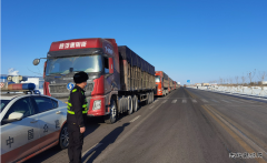 ：Ｖ捶ù蠖：维护公路通行秩序，依法治理超限超载