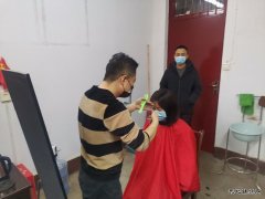 蒲白技工学/02/yixiangushi/2022/0811/：“夫子”变“托尼”，解决“头顶之忧”