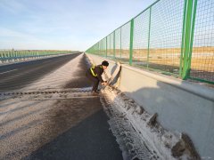 阿勒泰执法支队北屯执法大队及时排除特大桥安全隐患