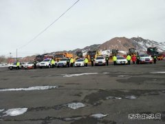 哈巴河执法大队参加冬季除雪保通救援应急演练
