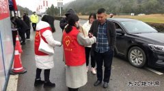 江西婺源 “电保姆”情暖返乡过节人
