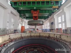 黑龙江牡丹江水电总厂：莲花厂4号机组A极检修转子顺利吊出
