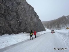 阿勒泰执法支队哈巴河执法大队：加强联合巡查确保道路安全稳定