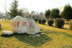  小镇春景美如画