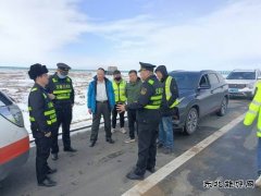 阿勒泰执法支队靠前服务确保北富3P收费公路安全畅通