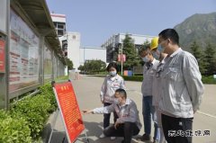 赞！山西运城永济：九旬老人路边跌倒 爱心青年援手相救