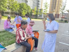 白水马南联合党委：义诊进社区  情暖居民心