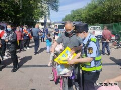 哈巴河执法大队积极开展安全宣传咨询日活动