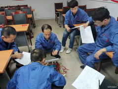 张家峁矿业公司掘进五工区：“师带徒”强技能  “传帮带”结硕果