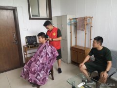 义务理发、精神焕发