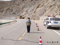 富蕴执法大队：节日我在岗 排隐患保畅通