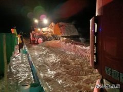 阿勒泰执法支队北屯执法大队执法人员风雪救援暖人心