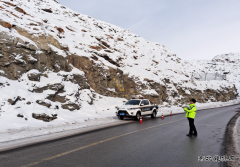 青河执法大队开展山区公路雪崩隐患排查工作