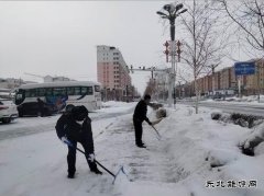 富蕴执法大队：在职党员进社区 打扫卫生践行动