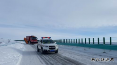 布尔津执法大队与阿勒泰公路管理局开展公路联合巡查