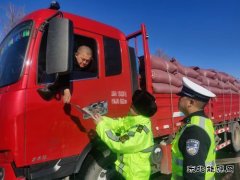 哈巴河执法大队：加大普法宣传力度 提升群众爱路护路意识