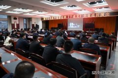 潞宁公司组织干部职工观看话剧《于成龙》