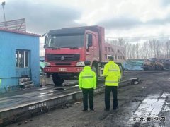 阿勒泰执法支队哈巴河执法大队：加强超限治理 保障公路安全