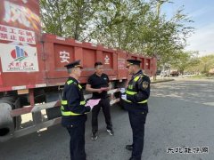 北屯执法大队开展渣土运输车辆规范装载专项整治行动