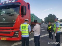 阿勒泰执法支队哈巴河执法大队开展“5·26 我爱路”宣传活动