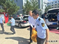 吉木乃执法大队党支部开展“八一”建军节走访慰问送清凉活动