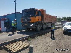 哈巴河执法大队：路警联合不放松 严守治超安全线