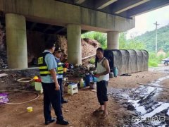 西双版纳支队景洪大队开展公路桥梁桥下空间安全隐患排查整治