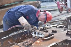 中煤新集板集煤矿：用坚守奏响“奋进”最强音