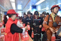 中煤新集板集煤矿：福满中秋 浓情矿山