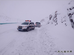 阿勒泰执法支队富蕴执法大队：应对强降雪 奋战保畅通