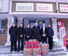 阿勒泰执法支队开展“寒冬送温暖、新年嘱安全”慰问活动