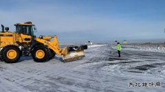 阿勒泰执法支队吉木乃执法大队联合公路养护部门除雪保畅通