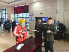 中能袁大滩矿业通防管理中心开展自救器盲戴抽查活动