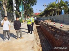 西双版纳支队景洪大队查处擅自占用、挖掘公路违法行为