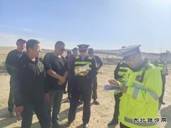 阿勒泰执法支队北屯执法大队联合各 部门开展治超宣传