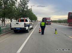 富蕴执法大队：及时处置交通阻断 保安全