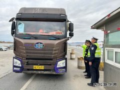 阿勒泰执法支队富蕴执法大队：开展“秋季治超攻坚”专项行动