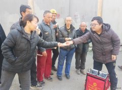 牛儿庄采矿公司：红背包”慰问鼓劲加油到班组