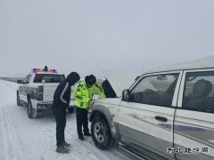 风雪坚守，护路保畅--阿勒泰执法支队：Ｖ捶ù蠖釉谛卸