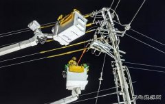 国网阿鲁科尔沁旗供电公司：带电作业消除隐患