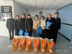 北屯执法大队党支部春节前夕走访慰问退休老党员老干部