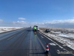 风雪中的守护：吉木乃执法大队党支部为民办实事 显担当