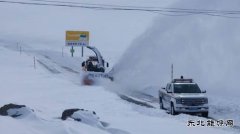 布尔津执法大队联合公路养护部门全力打赢除雪保通攻坚战