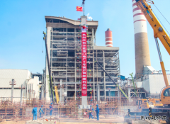 广东海门电厂二期6号锅炉钢架首根立柱吊装就位