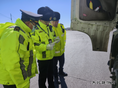 阿勒泰执法支队青河执法大队开展跨区域联合治超工作